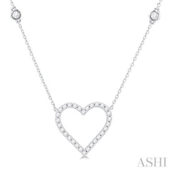 1/2 Ctw Heart Pendant Round Cut Diamond Fashion Station Necklace in 10K White Gold