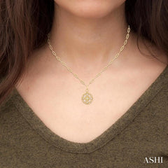 1/4 Ctw Circle Floral Carving Round Cut Diamond Fashion Pendant With Paperclip Chain in 14K Yellow Gold