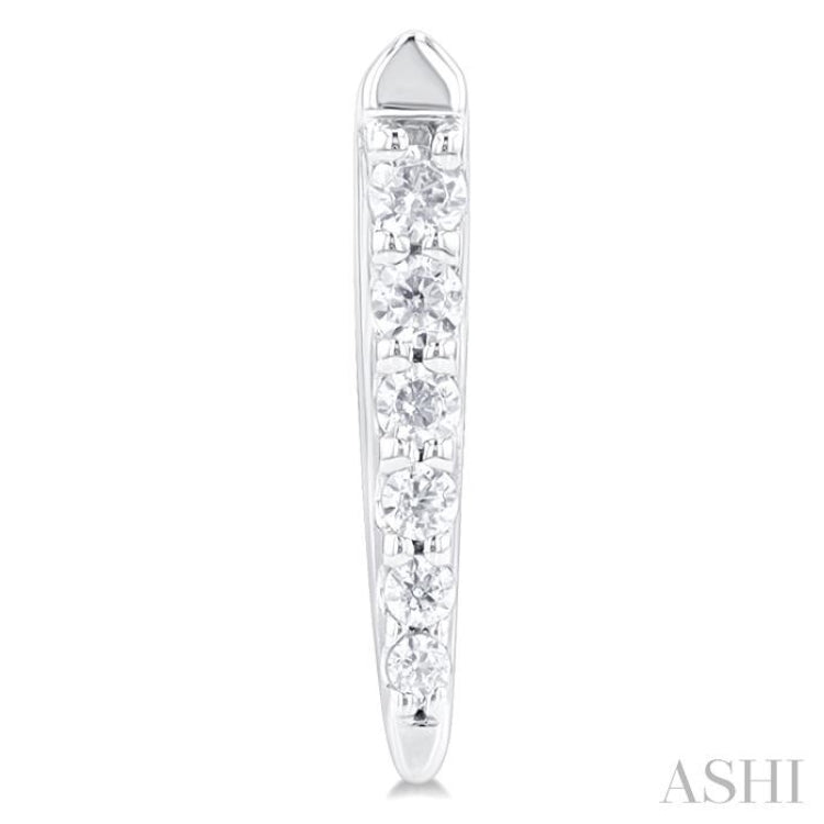 1/10 Ctw Petite Vertical Bar Graduated Round Cut Diamond Fashion Stud Earrings in 10K White Gold