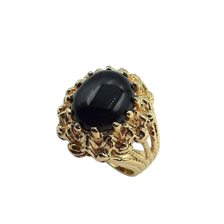 APPRAISED $1100 - 14kt Yellow Gold Openwork Rope Design Band with an Oval Cabochan Onyx Center