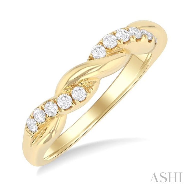 1/4 Ctw Twisted Round Cut Diamond Fashion Band in 14K Yellow Gold