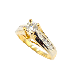 APPRAISED $2200- 14KT Yellow Gold Engagement Ring with a Round Brilliant Center Diamond