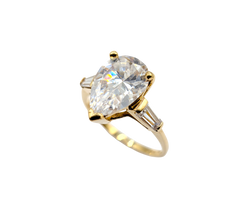 APPRAISED $250- 10KT Yellow Gold Cubic Zirconia Ring