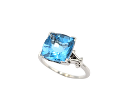 APPRAISED $900- 14KT White Gold Blue Topaz Ring