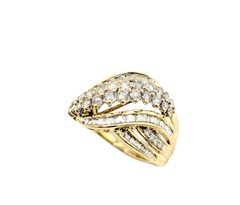 APPRAISED $1200- 10KT Yellow Gold Ring with Baguette and Round Brilliant Diamonds