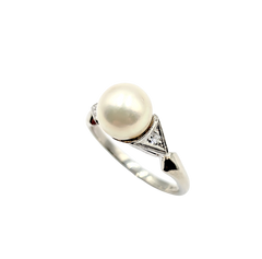 APPRAISED $575-14KT White Gold Ring with 1 Cultured Pearl & 2 Single Cut Diamonds