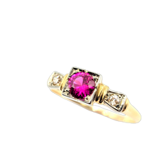 APPRAISED $400- 14KT Yellow Gold Ring with a Synthetic Ruby & 2 Single Cut Diamonds