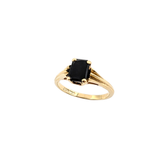 APPRAISED $350- 10KT Yellow Gold Ring with a Rectangle Onyx