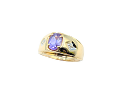 APPRAISED $500- 10KT Yellow Gold Ring with an Oval Synthetic Color Changing Sapphire