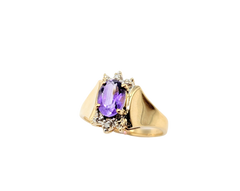 APPRAISED $350- 10KT Yellow Gold Ring with an Oval Amethyst & Single Cut Diamonds