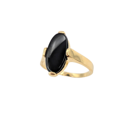 APPRAISED $500- 14KT Yellow Gold Ring with an Oval Onyx Tablet