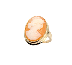 APPRAISED $700- 14KT Yellow Gold Bezel Oval Cameo Ring