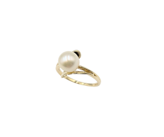 APPRAISED $500- 14KT Yellow Gold Bypass Ring with a Cultured Pearl