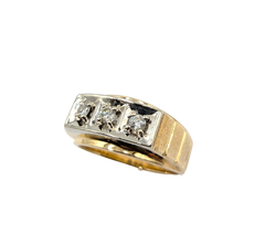 APPRAISED $2600- 14KT Yellow Gold Ribbed Ring with Round Brilliant Diamonds