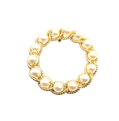 APPRAISED $900- 14KT Yellow Gold Wreath Designed Pin with Cultured Pearls