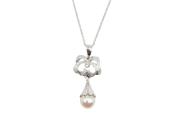 APPRAISED $1200- 18KT White Gold Pendant with a Cultured Pearl and an Imitation Diamond