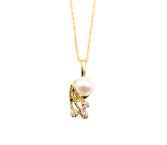 APPRAISED $550- 14KT Yellow Gold Scroll Design Pendant with a Freshwater Pearl