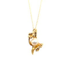 APPRAISED $500- 10KT Yellow Gold Flower Design Pendant with 1 Cultured Pearl