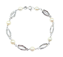 APPRAISED $1500- 18KT White Gold Fancy Openlink Pearl Bracelet